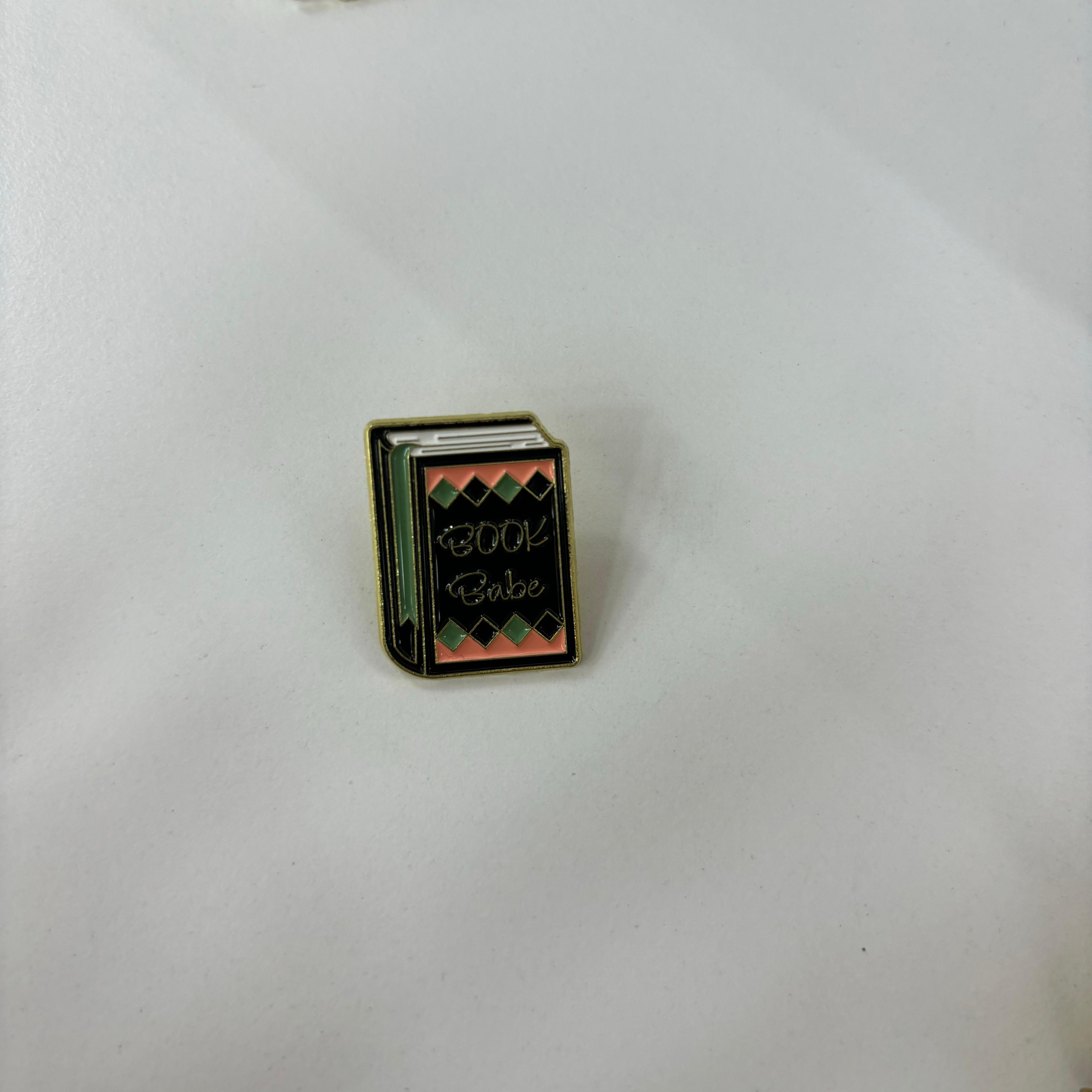 Book Babe Enamil Pin